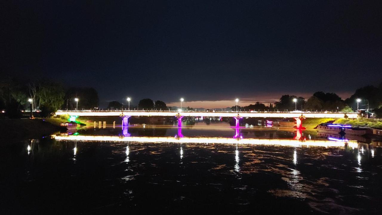 Srīnagar نزل إكرام بيد&بريكفاست المظهر الخارجي الصورة
