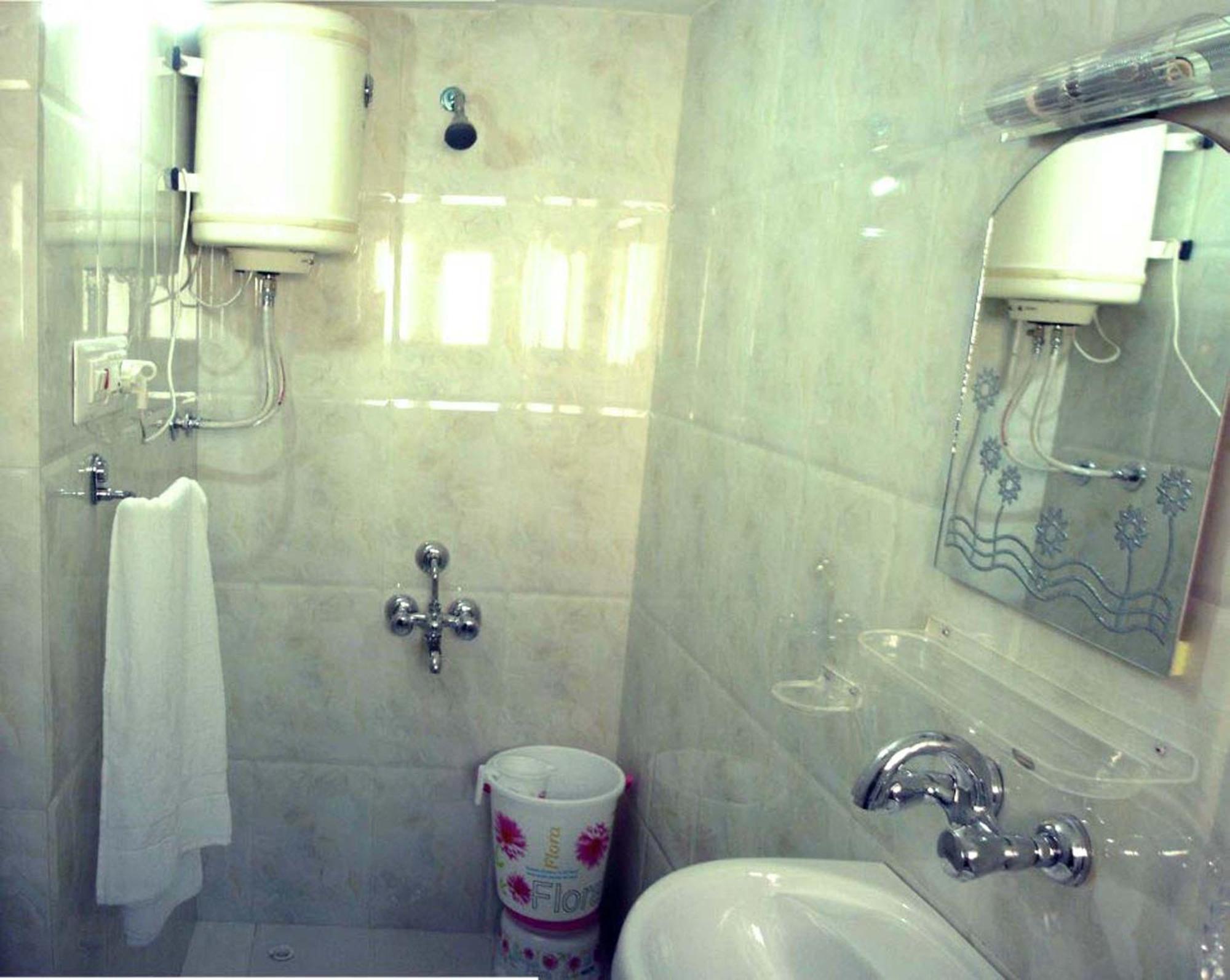 Srīnagar نزل إكرام بيد&بريكفاست المظهر الخارجي الصورة