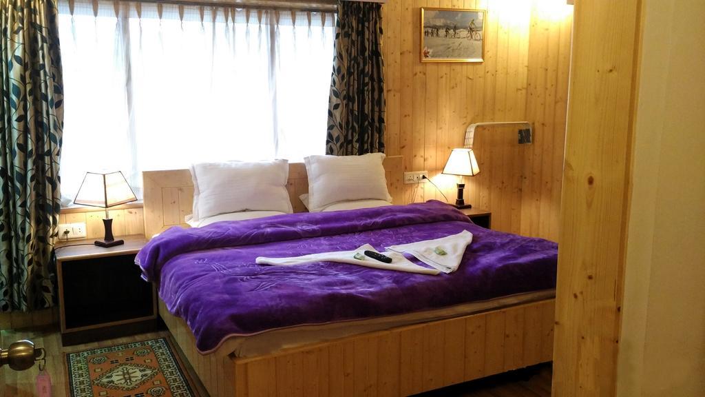 Srīnagar نزل إكرام بيد&بريكفاست المظهر الخارجي الصورة