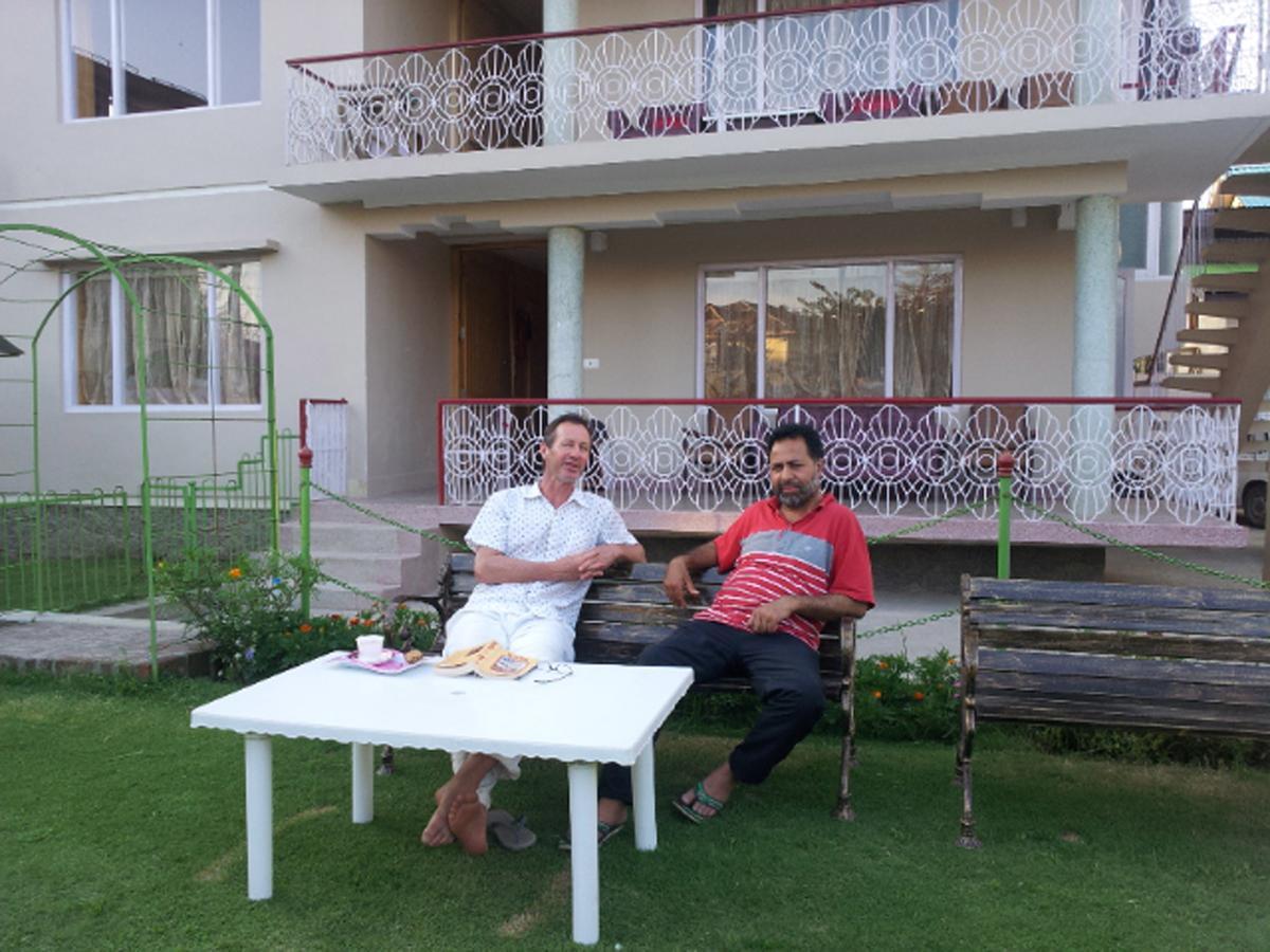 Srīnagar نزل إكرام بيد&بريكفاست المظهر الخارجي الصورة