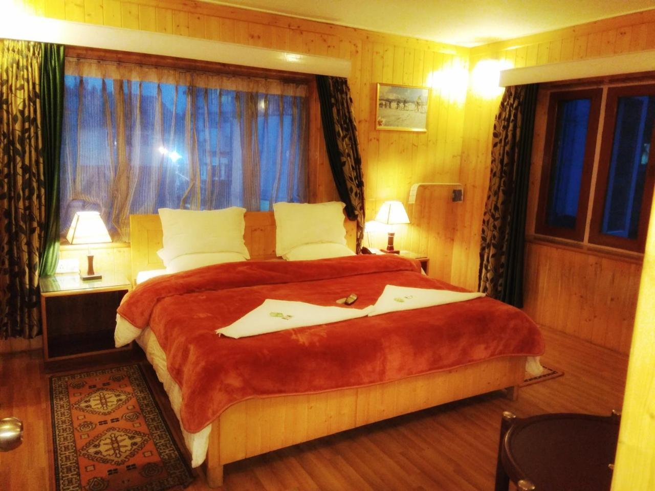 Srīnagar نزل إكرام بيد&بريكفاست المظهر الخارجي الصورة